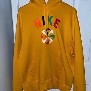 Nike hoodie like new!!!
Color: Yellow
Size: M